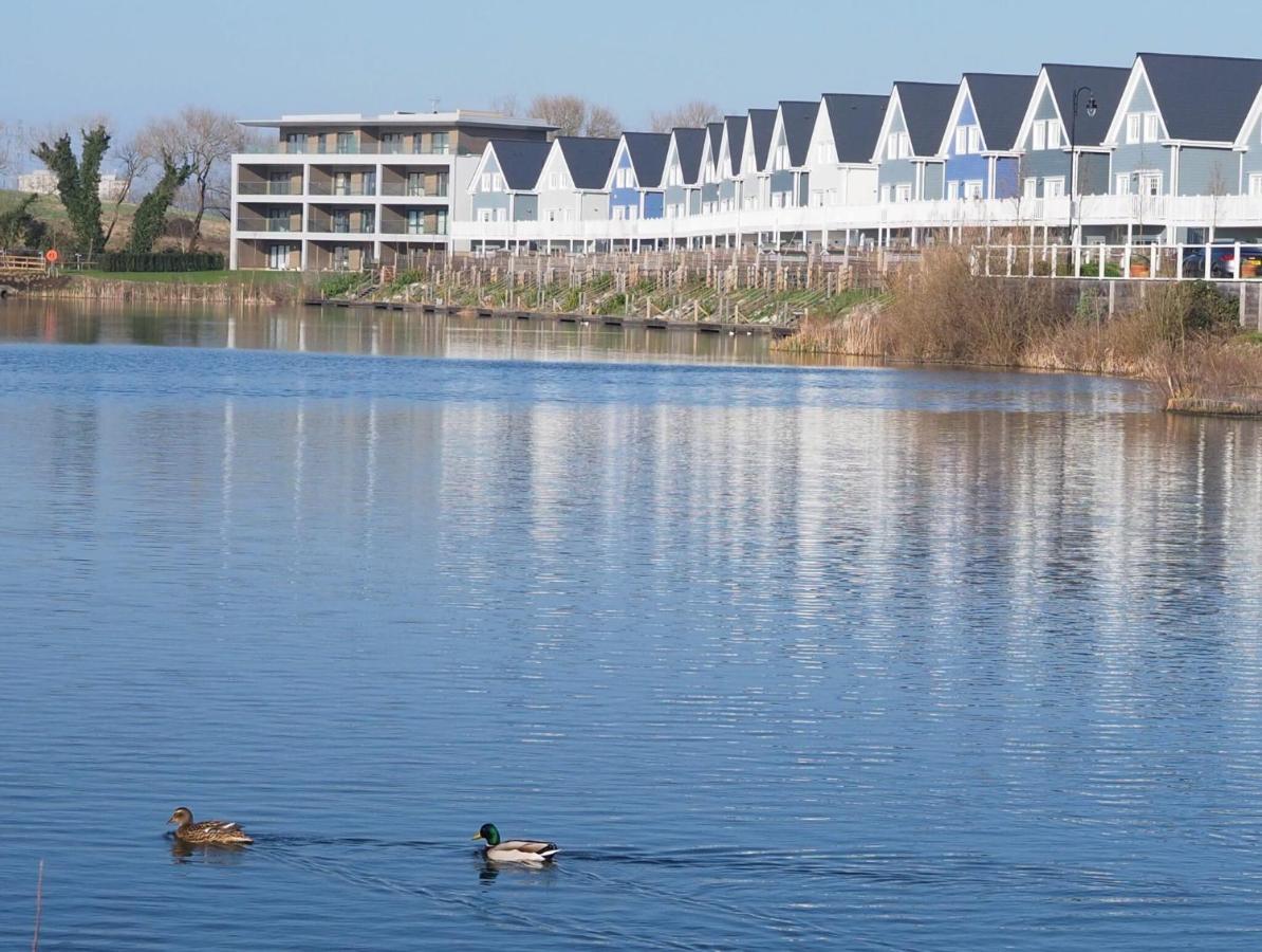 Lakeside Lux Bedroom With Parking, M4 Jct 11, Next To Train Station Reading Exterior foto