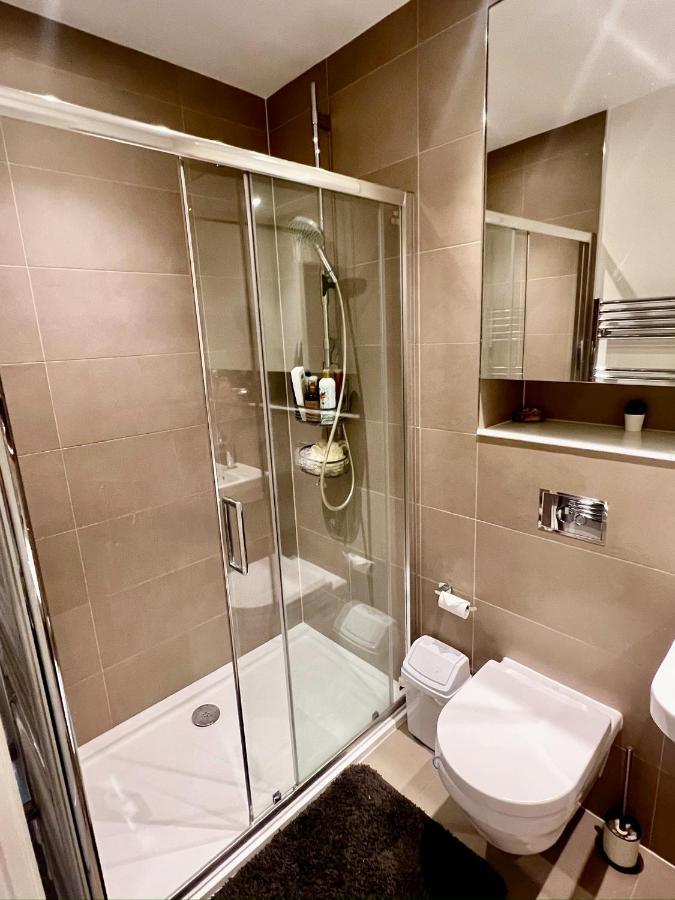 Lakeside Lux Bedroom With Parking, M4 Jct 11, Next To Train Station Reading Exterior foto