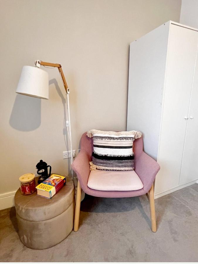 Lakeside Lux Bedroom With Parking, M4 Jct 11, Next To Train Station Reading Exterior foto